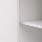 Houten kast met drie deuren