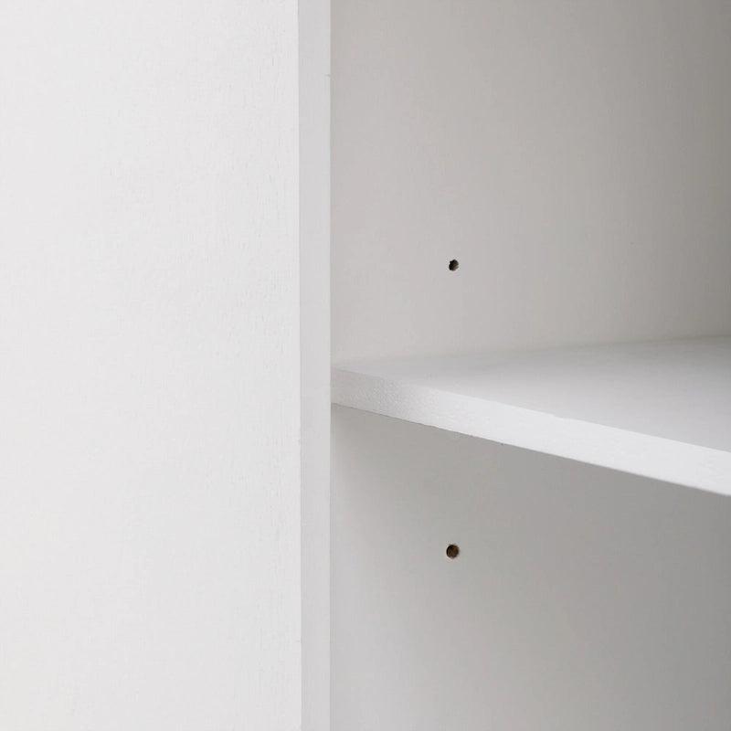 Houten kast met drie deuren
