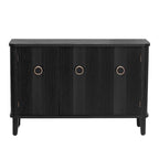 Houten kast met drie deuren