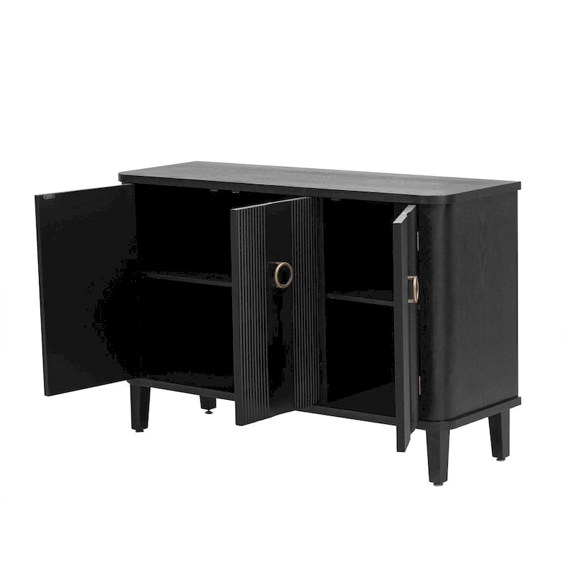 Houten kast met drie deuren