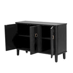 Houten kast met drie deuren