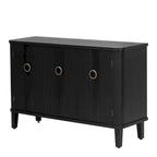 Houten kast met drie deuren