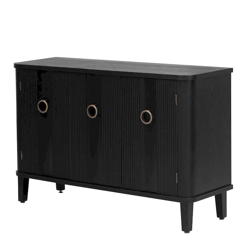 Houten kast met drie deuren