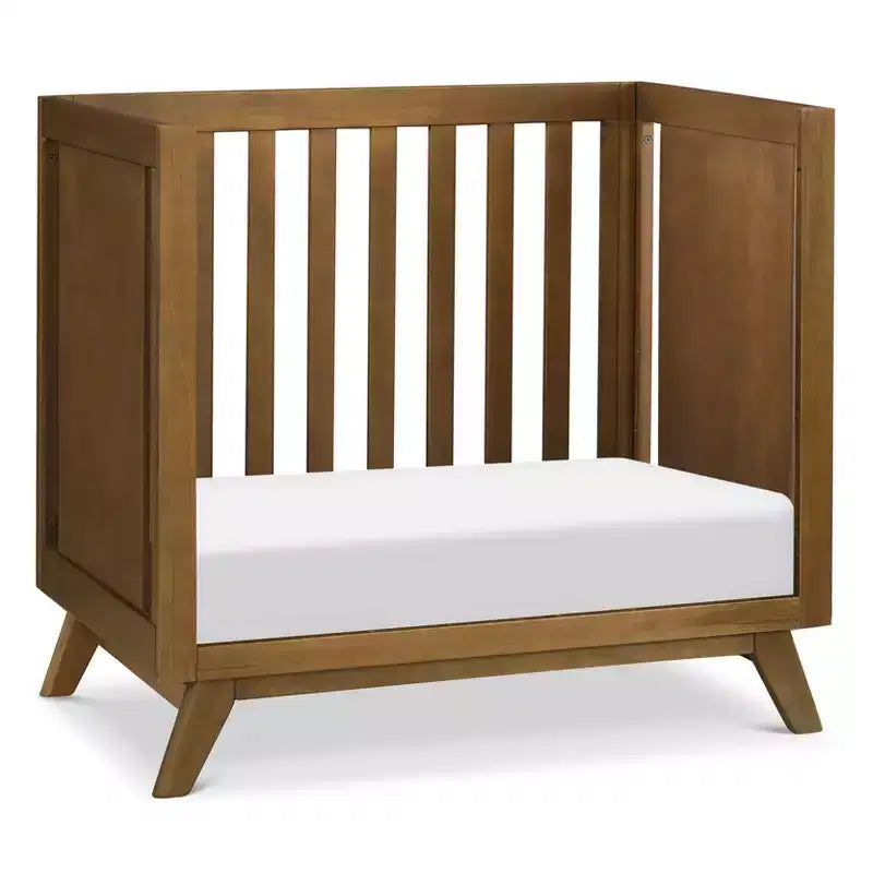 daVinci Otto 3-in-1 Convertible Mini Crib with 4 Mattress